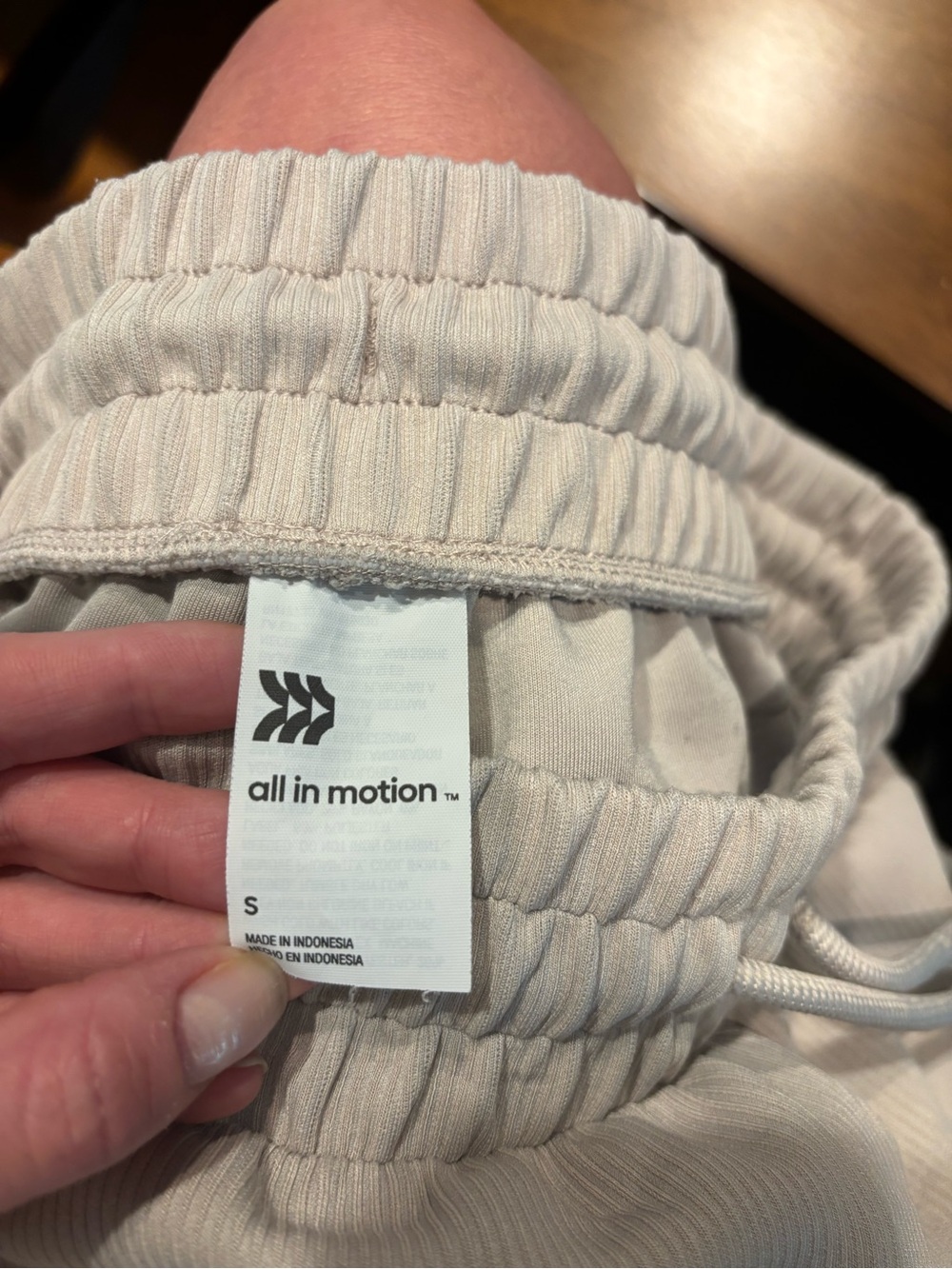 all in motion Wide-Leg Drawstring Joggers - Light Beige small - Picture 4 of 5